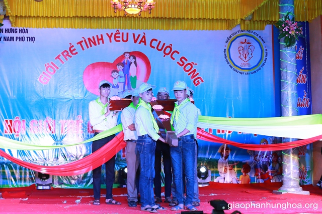 Nghi thức trao Thánh Giá