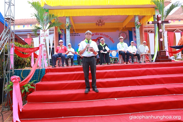 Cha Tổng đại diện Phêrô Phùng Văn Tôn tuyên bố khai mạc đại hội