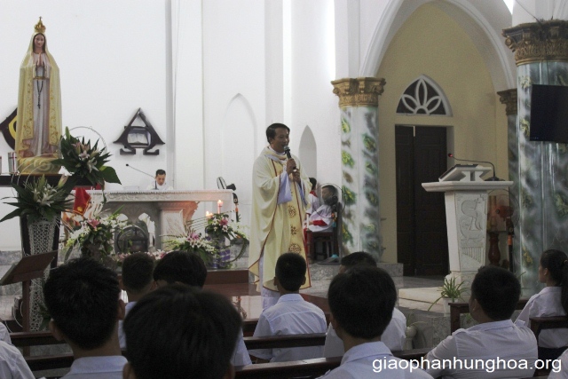 Cha Phê ô Trần Văn Hương chia sẻ trong Thánh lễ