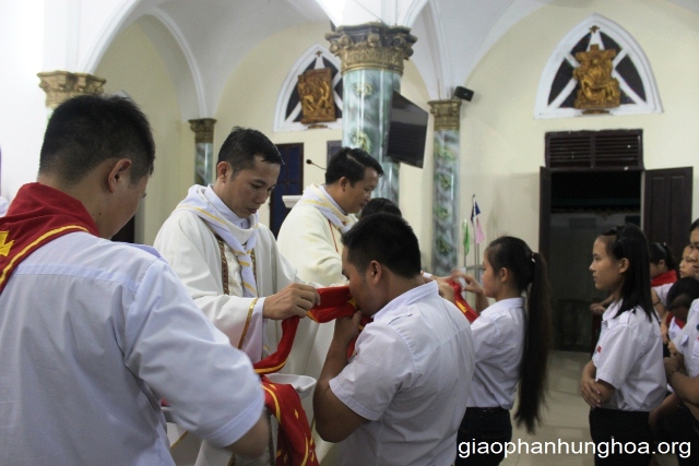 Nghi thức trao khăn huynh trưởng