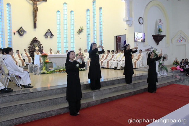 Các Tân khấn sinh tôn vinh Thánh Giá