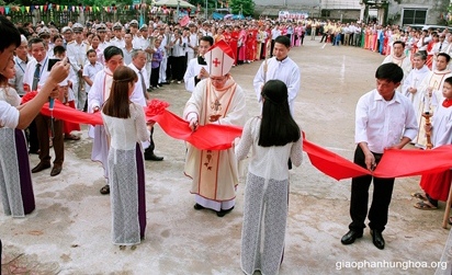 Thánh Lễ Cắt Băng Khánh Thành Và Làm Phép Nhà Thờ Giáo Họ Ngọc Am