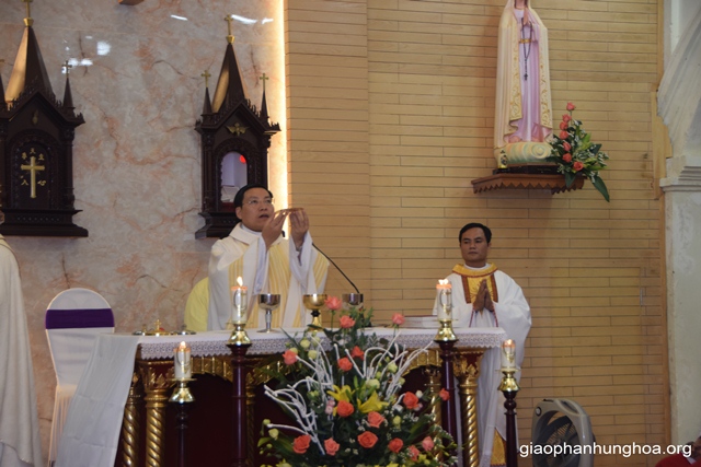Thánh lễ do cha Antôn Vũ Thái San chủ tế
