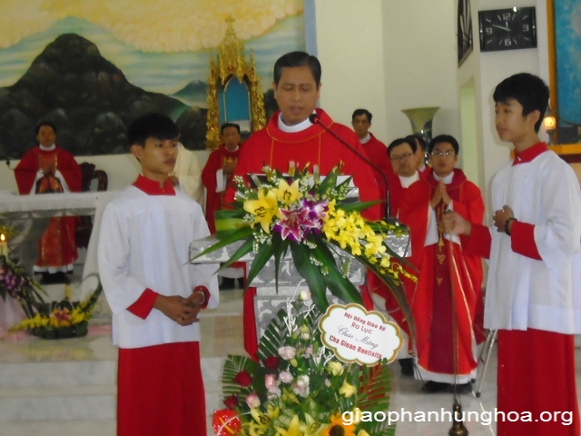 Cha Giuse Maria Nguyễn Đức Huy chia sẻ Tin Mừng trong Thánh lễ