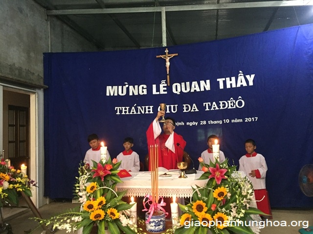 Cha xứ Phêrô Nguyễn Đình Đền chủ tế Thánh lễ Quan Thầy của giáo họ