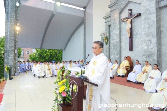 Cha Phanxicô Xavier Nguyễn Văn Thái - Nghĩa phụ của Tân linh mục giảng lễ