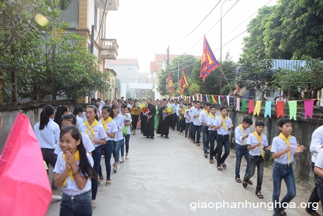 Giáo xứ Cát Ngòi hân hoan chào đón cha phó Phêrô Phan Văn Vẻ 