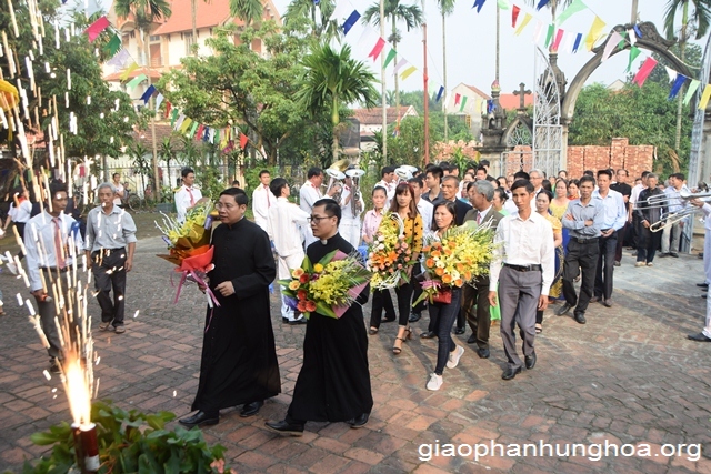 Giáo xứ Cát Ngòi hân hoan chào đón cha phó Phêrô Phan Văn vẻ