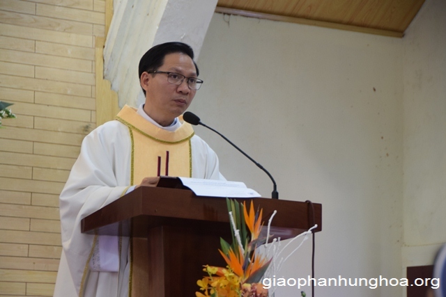 Cha Giuse Nguyễn Viết Hiệp công bố văn thư bổ nhiệm của Bề trên giáo phận