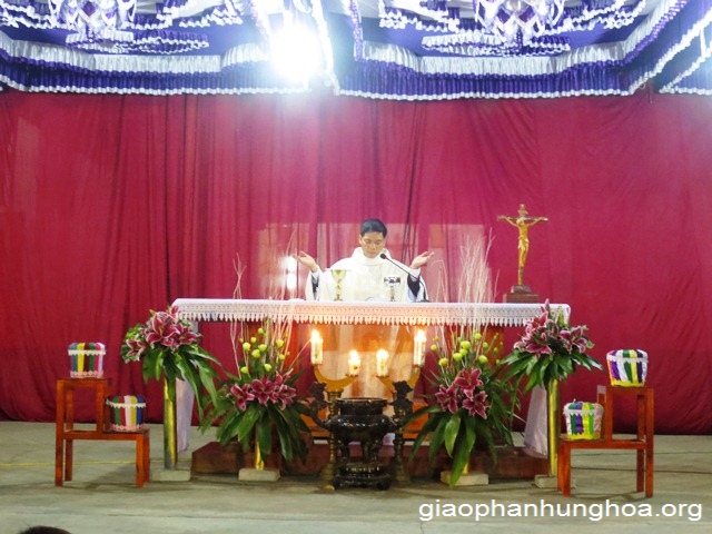 Cha Giuse Đỗ Công Tiếu chủ tế Thánh lễ mừng kính Các Thánh Nam Nữ Trên Trời