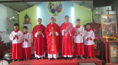 Giáo Xứ Lương Sơn Đón Cha Phụ Tá Antôn Claret Maria Phan Văn Trịnh