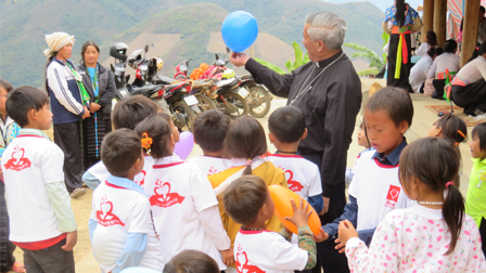 Đức Cha Phụ Tá Anphong Nguyễn Hữu Long Kể Chuyện Mục Vụ Giáng Sinh Ở Mường La Và Sông Mã - Sơn La (III)