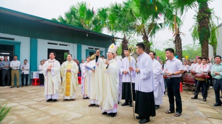 Thánh Lễ Khánh Thành Nhà Giáo Lý, Làm Phép Chuông Và Kỷ Niệm 5 Năm Thành Lập Giáo Họ Tân An