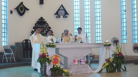 Đức Cha Gioan Maria Vũ Tất Dâng Lễ Kính Thánh Tâm Chúa Giêsu Tại Nhà Thờ Chính Tòa Sơn Lộc
