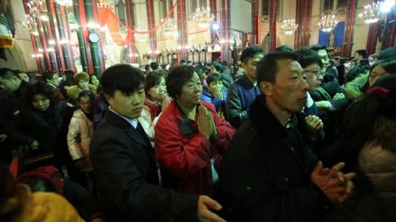 Tín hữu Trung quốc viếng đền các thánh tử đạo để cầu cho sự hiệp nhất