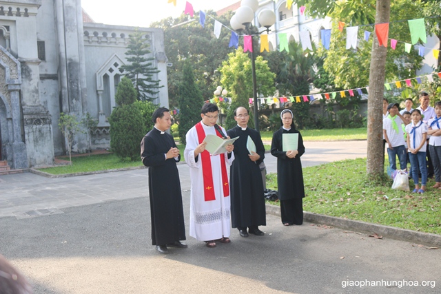 Cha Phao lô Nguyễn Quang Đĩnh chủ sự nghi thức hành hương