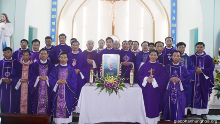 Giáo Xứ Bằng Giã Tổ Chức Lễ Giỗ 11 Năm Cha Cố Giuse Nguyễn Văn Đông