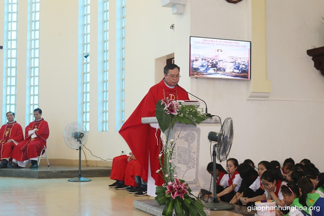 Cha Giuse Dương Đắc Tiến chia sẻ trong Thánh lễ