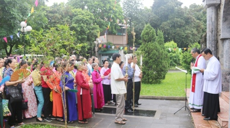 Hành Hương Năm Thánh Kính Các Thánh Tử Đạo Việt Nam Tại Nhà Thờ Chính Tòa Sơn Lộc