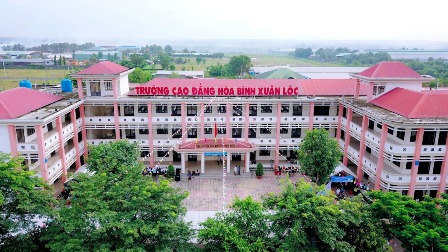 Tân sinh viênTrường Cao đẳng Hòa Bình Xuân Lộc tựu trường năm học 2018 - 2019