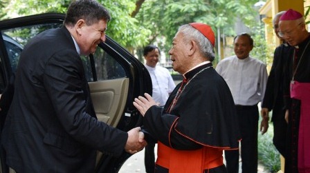 Đức Hồng Y Tổng trưởng Bộ Tu Sĩ đến thăm Tổng Giáo phận Hà Nội