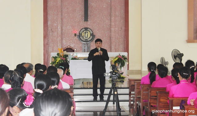 Cha Giuse Nguyễn Thiết Thắng chia sẻ đề tài: "Đồng hành với các gia đình trẻ"