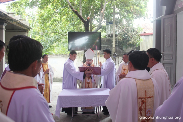 Đức cha Gioan Maria Vũ Tất chủ sự nghi thức hành hương