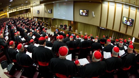 Thượng Hội đồng Giám mục: Giáo hội phải thích nghi để giúp đỡ người trẻ
