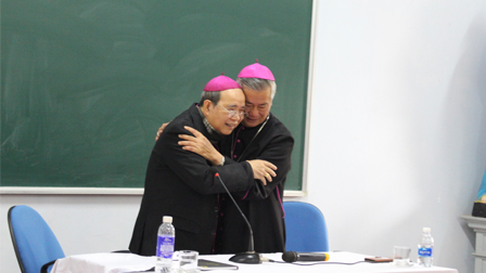 Chúc tết quý Đức cha và chia tay Đức cha Anphong Nguyễn Hữu Long tại Trung tâm mục vụ Hà Thạch
