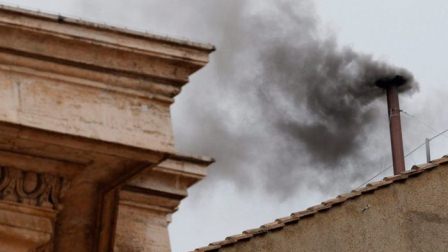 Vatican quyết định thay đổi màu khói của Mật nghị