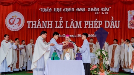 Thánh Lễ Làm Phép Dầu Tại Nhà Thờ Giáo Xứ Vĩnh Quang