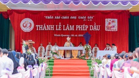 Những Ân Tình Chúa Hằng Trao Ban - Cảm nghiệm về Thánh Lễ Làm Phép Dầu ở Giáo Phận Hưng Hóa