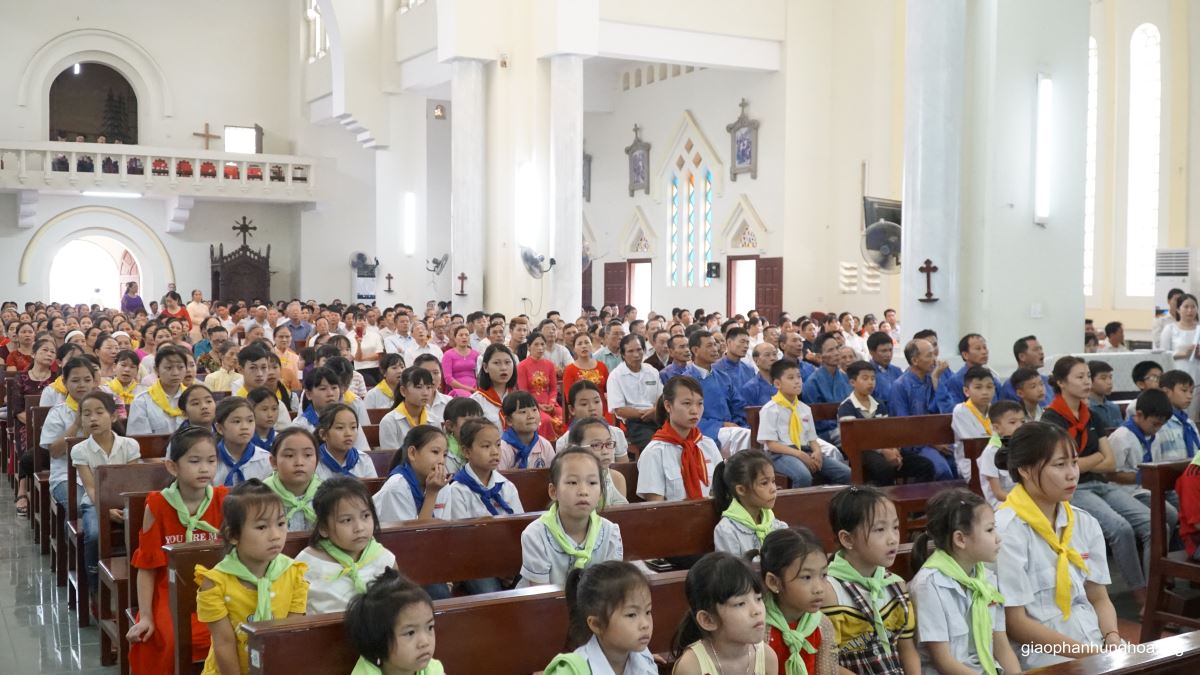 Cộng đoàn tham dự