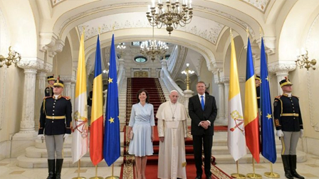 ĐTC gặp gỡ chính quyền, đại diện xã hội Rumani và ngoại giao đoàn