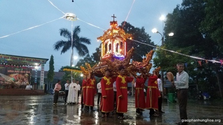 Bế Mạc Tháng Hoa Tại Giáo Xứ Tạ Xá