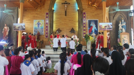 Thánh lễ nhận xứ của cha Micae Nguyễn Tiến Quang tại giáo xứ Nhân Nghĩa