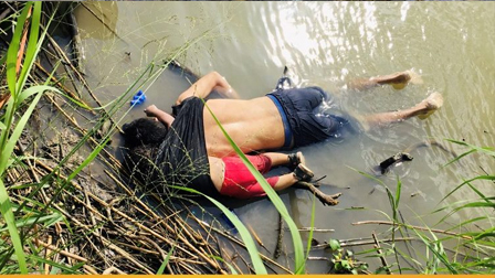 ĐTC đau buồn vì hai cha con người di dân chết đuối ở Rio Grande