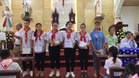 Giáo xứ Cát Ngòi trao phần thưởng cho 66 em thiếu nhi có thành tích xuất sắc trong học tập