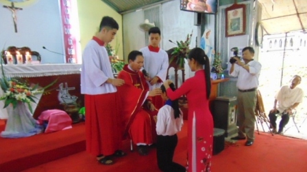 Thánh Lễ Ban Bí Tích Thêm Sức Cho 18 Em Tại Giáo Xứ Lương Sơn