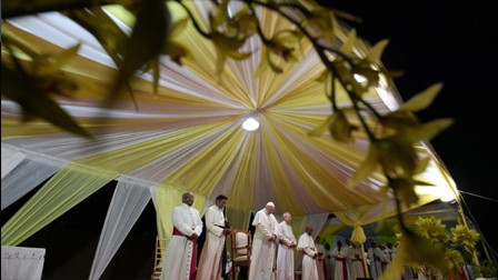 Đức Thánh Cha gặp các linh mục, tu sĩ nam nữ và chủng sinh Madagascar