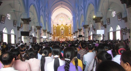 Giáo hạt Đông Nam Phú Thọ hành hương Đền Thánh Lòng Chúa Thương Xót tại giáo xứ Hòa Bình