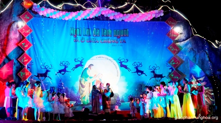 Đêm hoan ca mừng Chúa Giáng Sinh tại nhà thờ Chính tòa Sơn Lộc