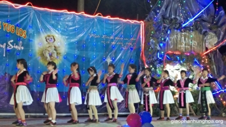 Anh chị em H’Mông tại miền Tây Bắc mừng lễ Chúa Giáng Sinh
