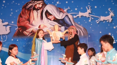 Đêm hoan ca và Thánh lễ mừng Chúa Giáng Sinh tại giáo xứ Mường La