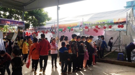 Giáo xứ Điện Biên: Vui chơi Hội chợ cho các em thiếu nhi