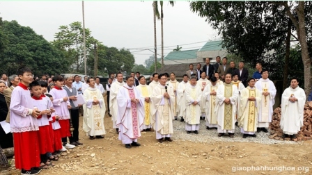 Thánh lễ tạ ơn, khởi công xây dựng nhà mục vụ giáo xứ Lục Yên
