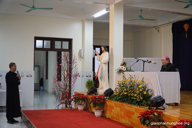 Cha Giuse Maria Nguyễn Đức Huy thay lời cho anh chị em tu sĩ cám ơn Đức cha