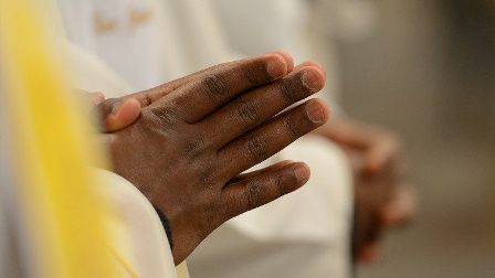 Linh mục tổng giáo phận Panama góp lương tháng cho quỹ bác ái xã hội
