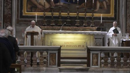 ĐTC Phanxicô: Thánh Gioan Phaolô II là người cầu nguyện, gần gũi và công bằng
