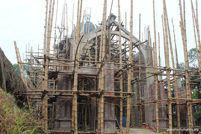 Ngôi nhà thờ giáo họ Đồng Lạc đang trong quá trình xây dựng